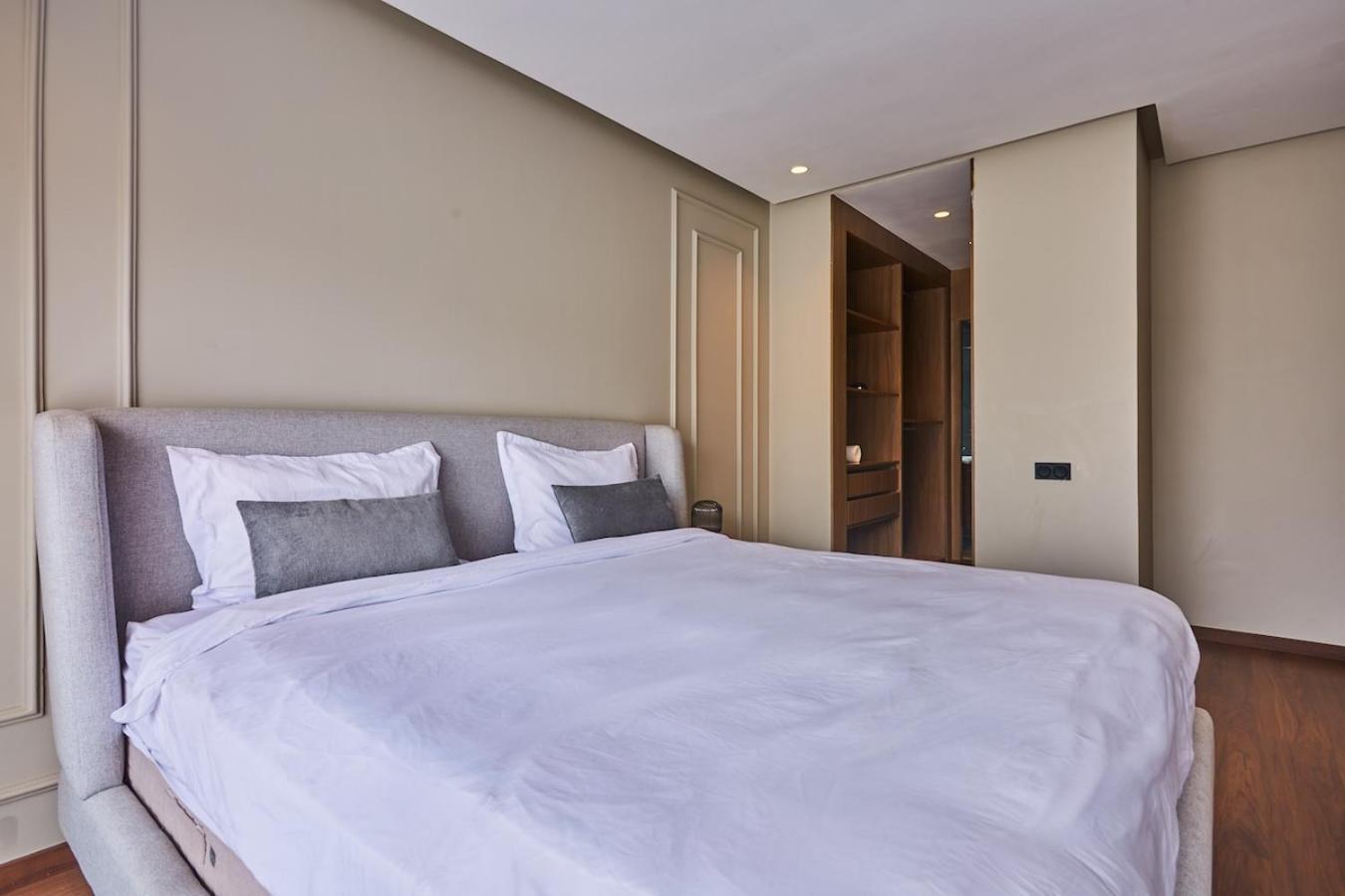Discover In Our 3-bed Gem With Parking Appartement