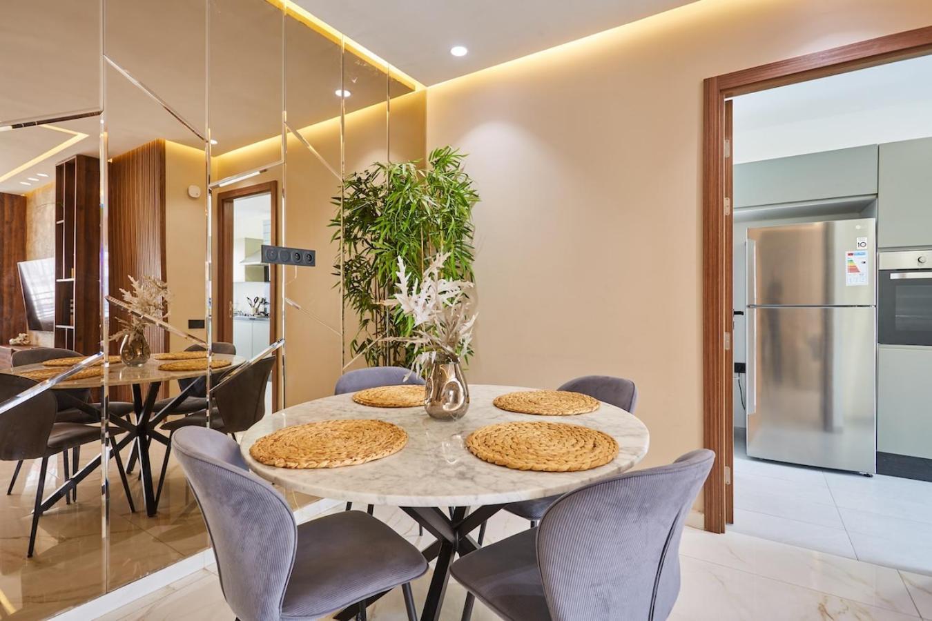 Discover In Our 3-bed Gem With Parking Appartement